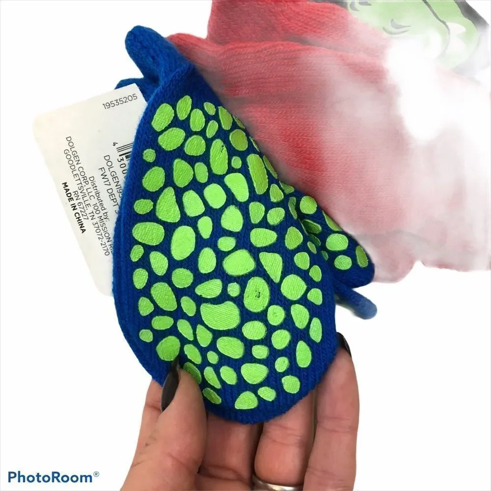 Brand new 3 Pack of Boys‎ Mittens - Dinosaur themed